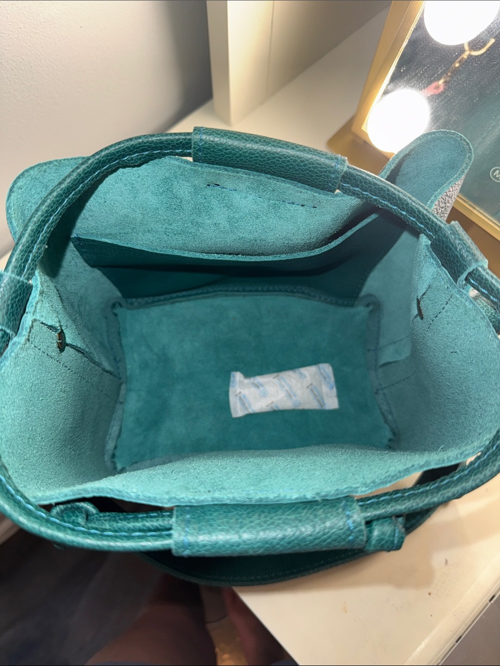 Portland Leather Firefly Bucket Bag with Adjustable Strap - Picture 6 of 6